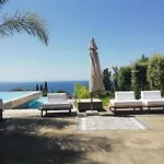 Βίλα In Patras With Pool Near